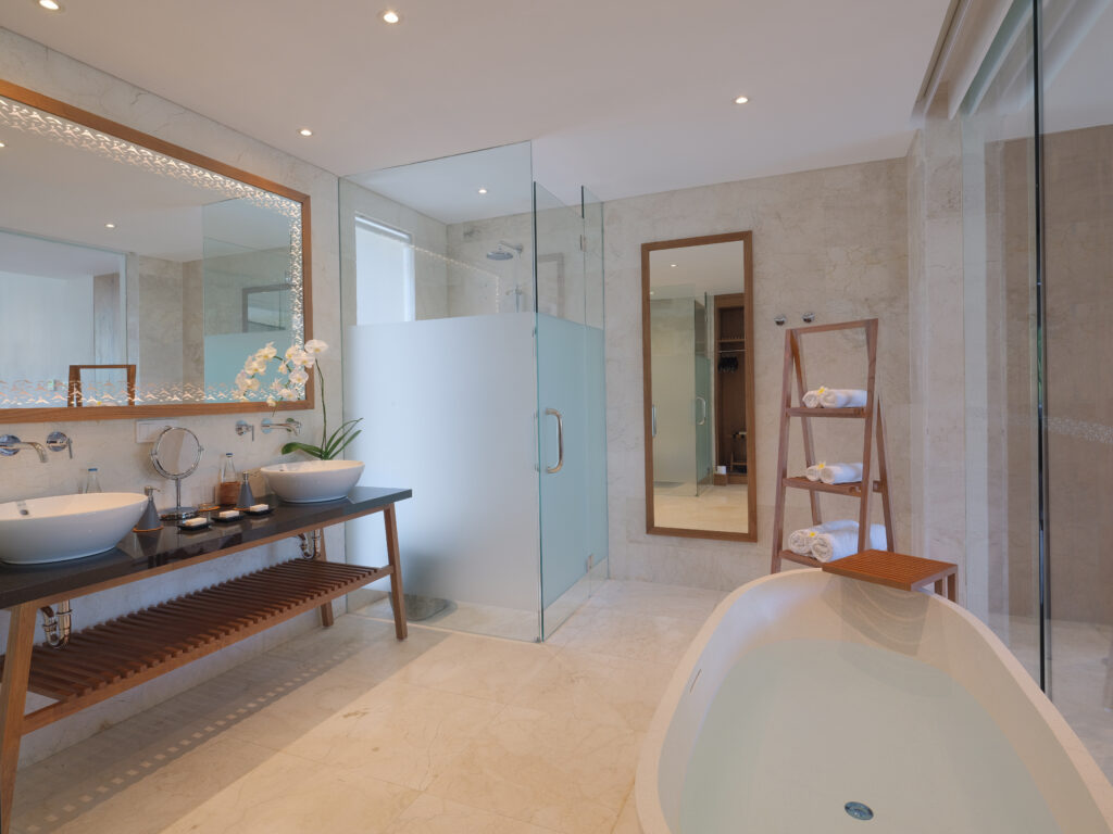 Two Bedroom Family Suite - Candi Beach Resort & Spa - Bathroom